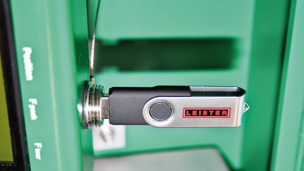 Tensiometro Leister EXAMO USB detalhe pendrive