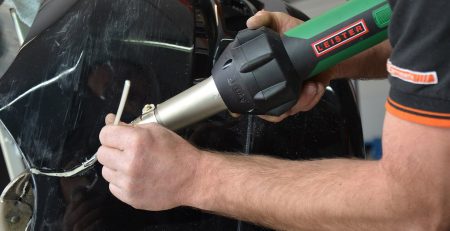 Leister TRIAC ST no reparo de peças plásticas automotivas