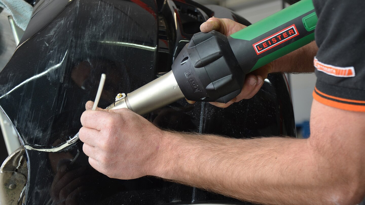 Leister TRIAC ST no reparo de peças plásticas automotivas