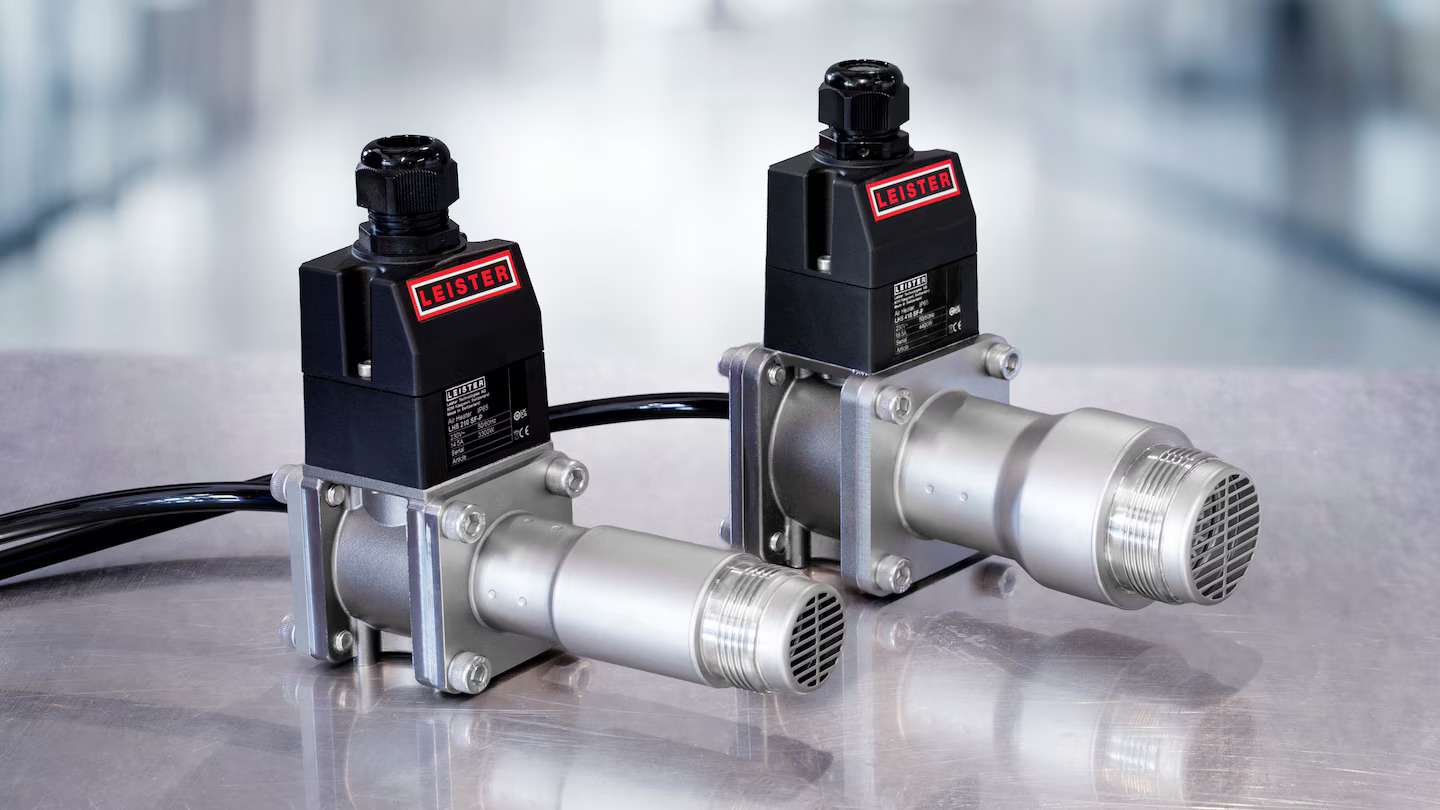 Aquecedores de ar comprimido Leister LHS 210 P e LHS 410 P, design compacto e corpo reforçado para operação industrial de até 6 bar